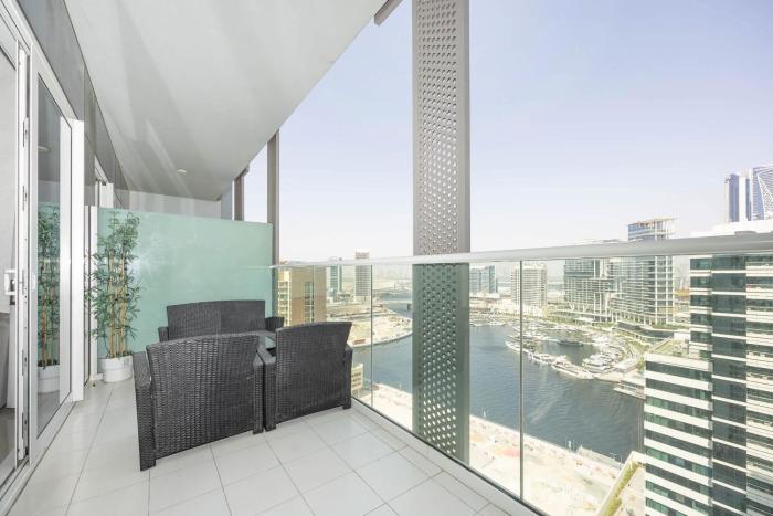 Lake View Living Stylish 1BR in REVA Residence