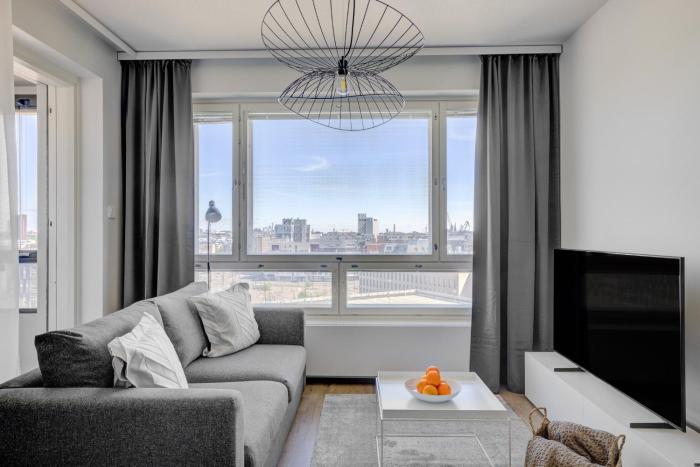 Modern and Stylish 1BR with Balcony & City View