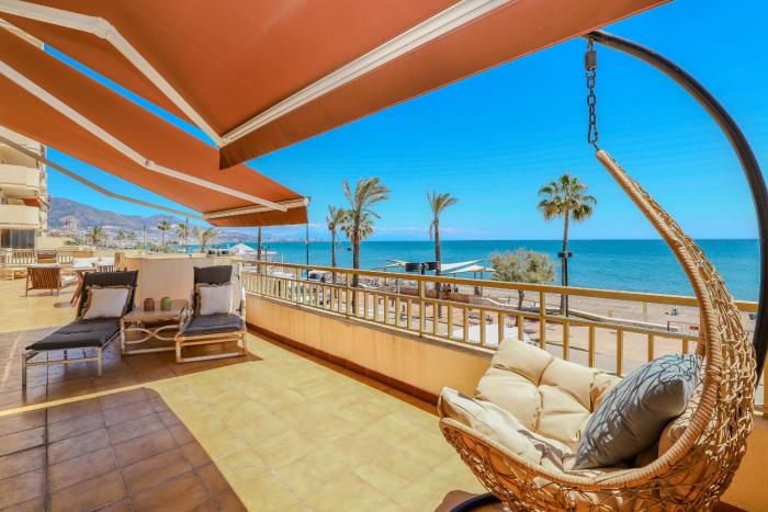 Prime location frontline beach Dona Sofia