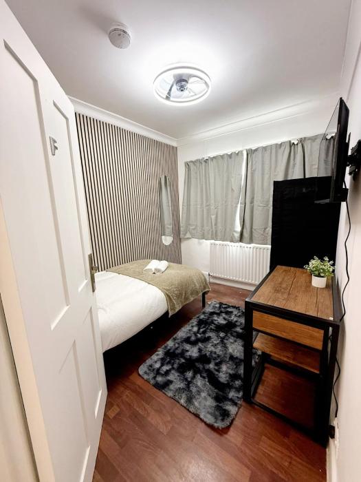 BF-Compact Room fits 1 in Wembley!