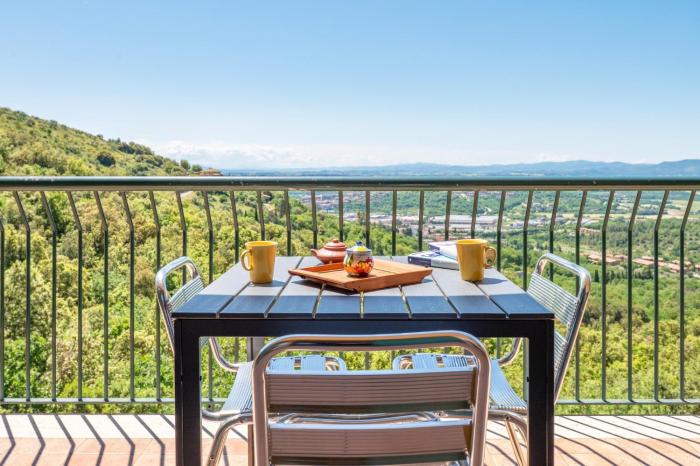 GuestHost - Bright Apartment with View Corciano