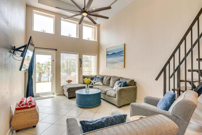 Walk to Beach Pool-View Condo in Galveston!