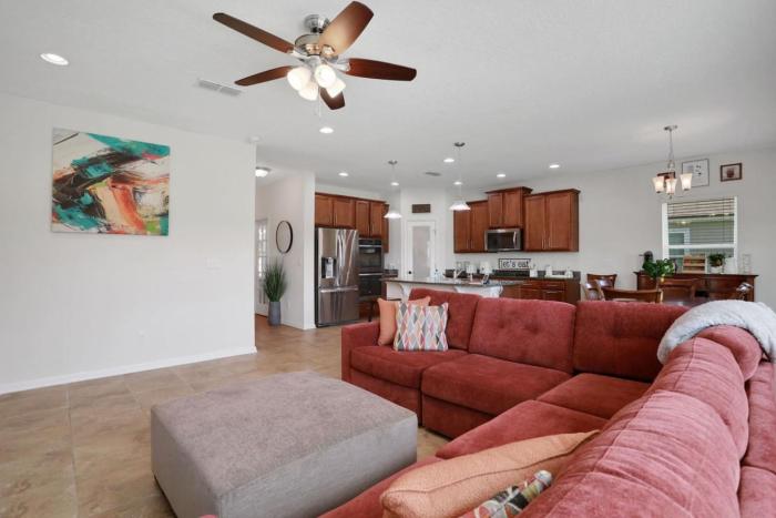 Spacious 4bed and baths Villa Near JAX Airport Beaches and Restaurants