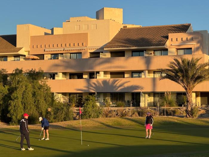 Altos de Vera I- Vistas increíbles al campo de golf de Valle del Este