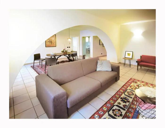 Due dei Mille. Incantevole casa in centro ad Alba