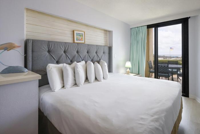 Phoenix III 3002 condo