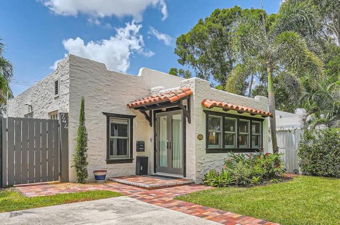 Casa las Flores - Stroll to Arts District from Cozy West Palm Cottage