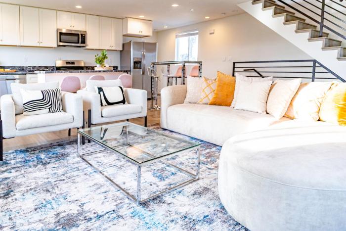 Modern 5-bedroom House FREE parking