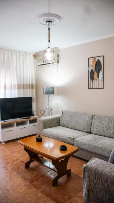 Castel Apartment near Old Town & Castle, Easy Parking
