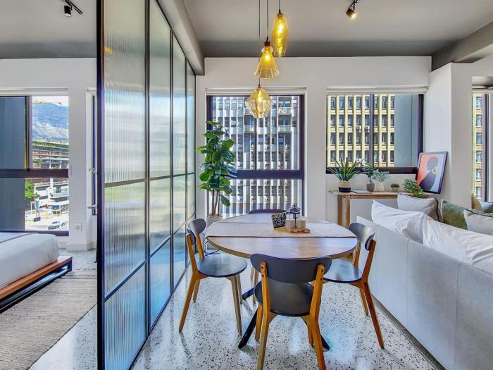 City Bowl Apartment with Rooftop Pool!