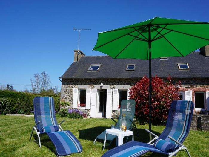 Charming Breton House near Petit Havre Beach