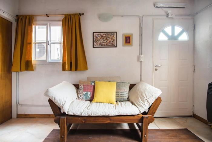 Pequeña casita con balcón privado