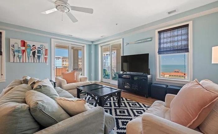 New! 4 BR, Oceanfront, Ocean and Bay views, 3pools, Gym