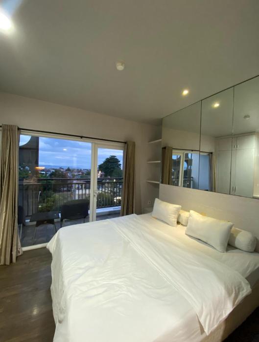 Lee Ardhin by Anggara