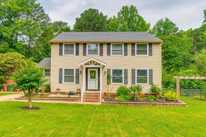 3 Mi to Dtwn Cary Family Home with Deck!