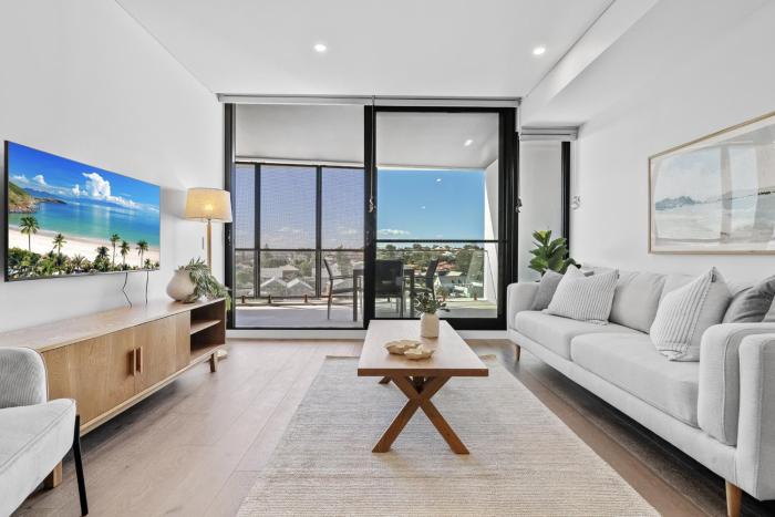 Stylish 2-Bed Unit with Views & Rooftop Access