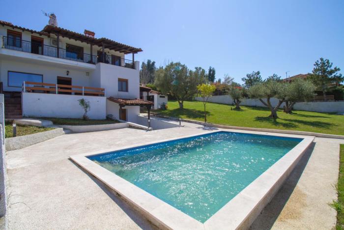 Air Maritime Sani Luxury Apartments