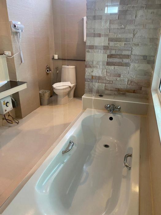 Green Hotel and Resort