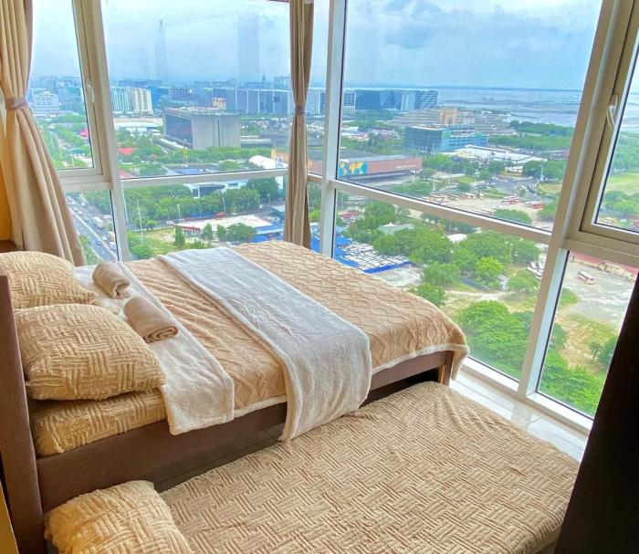 SMDC BREEZE RESIDENCES Pasay near AIRPORT PICC CCP WORLD TRADE CENTER MOA AND STARCITY