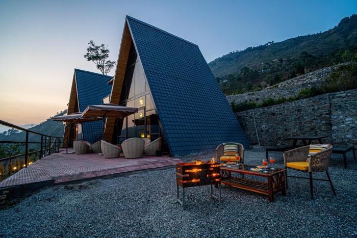 Echo By The Lakes Pet-friendly Retreat by the Lake With Game Zone & Garden