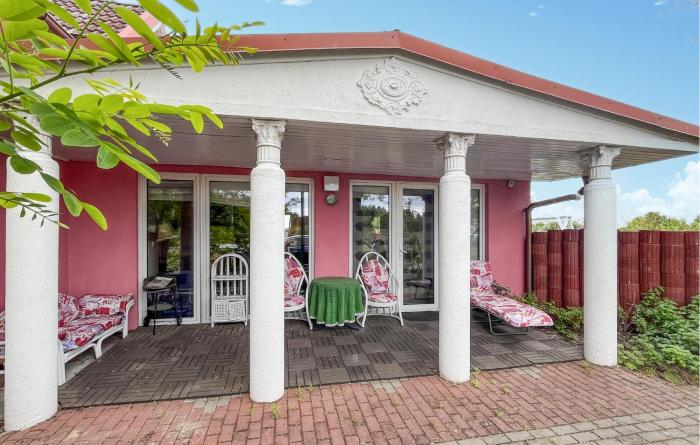 1 Bedroom Awesome Home In Nowe Warpno