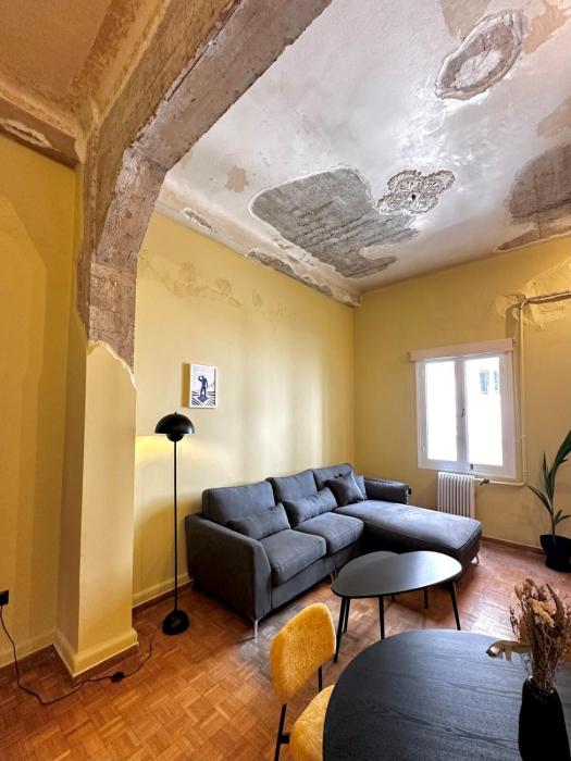 Sis Urban,Timeless Elegance