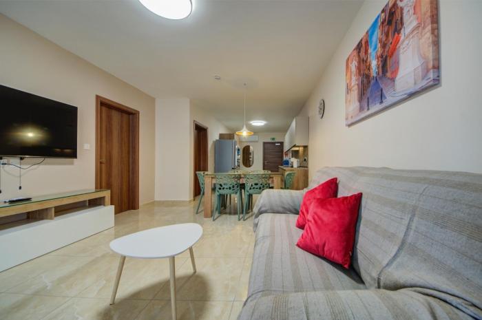 Cosy 3BR home with Private Terrace in Sliema by 360 Estates