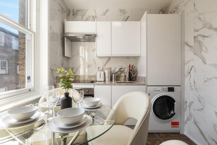 Studio in the Heart of Sohos Nightlife 3rd floor no lift GS3