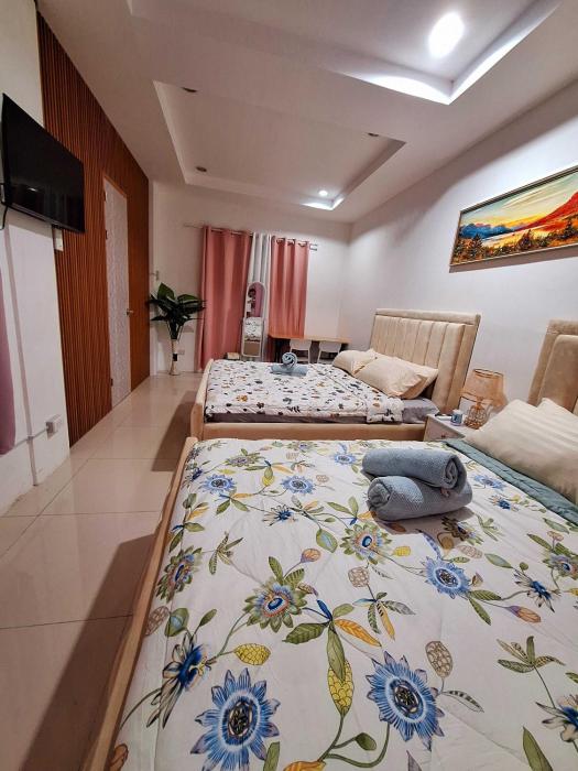 A1 1 Bedroom 2 Queen Size Beds Apartment Transient House near USEP Obrero Abreeza Mall
