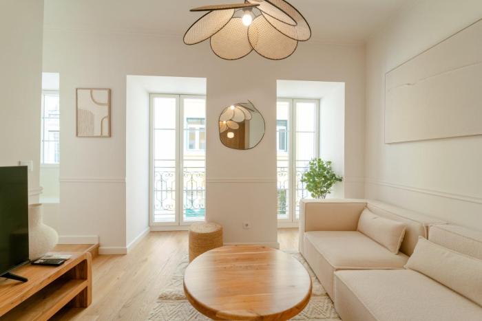 Newly renovated 2BR Apartment with AC & Terrace | By Airnest