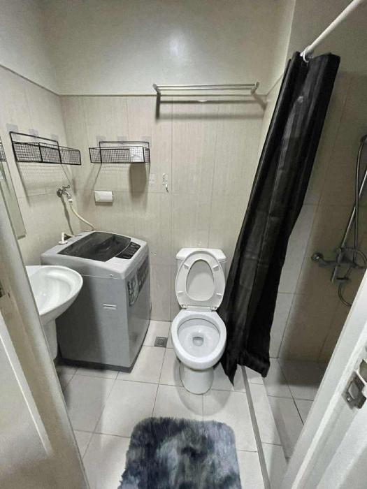 1br big cut 1524D Window Edsa Moa 2beds Queen size 1pullout 1extra mattress