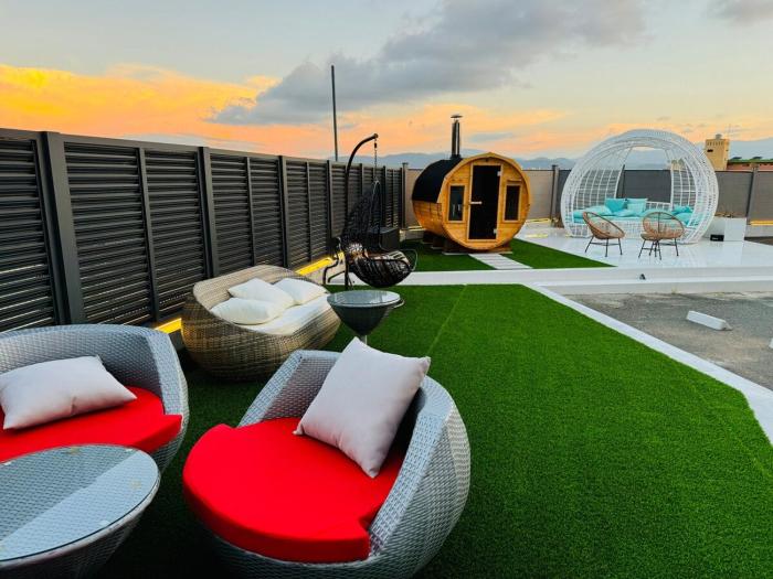 Luxury Hills 1500ｍ2超絶景パティオ サウナ BBQ 駐車場4台 プール ペット 空港そば