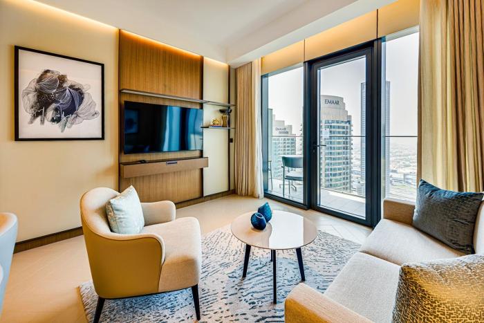 Luxury 2 BR Walk to Dubai Mall 5Star Amenities