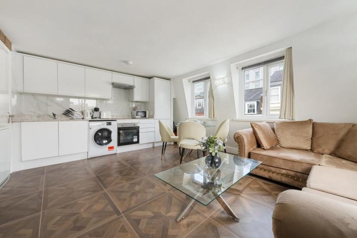 2 bedroom apartment In the Heart of Sohos Nightlife 4th Floor, No Lift GS5