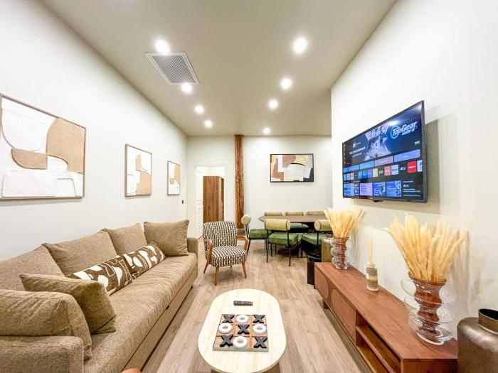 Urban Flat 199 - Parisian 5 Bedroom Central Flat