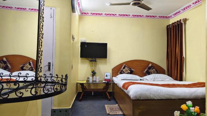 Daisy and Iris- 2 Specious 1Bhk Full Furnished AC Apartments Managed by Hotel Airways