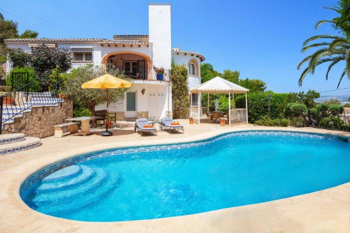 Villa Murales by Villa Plus