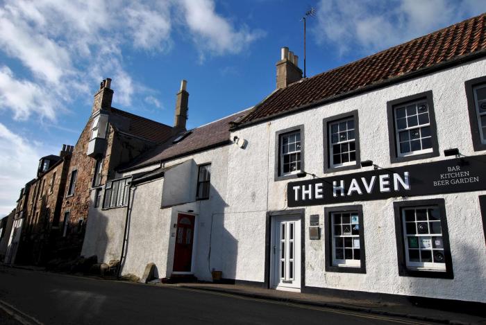 54 On the Rocks- characterful coastal cottage