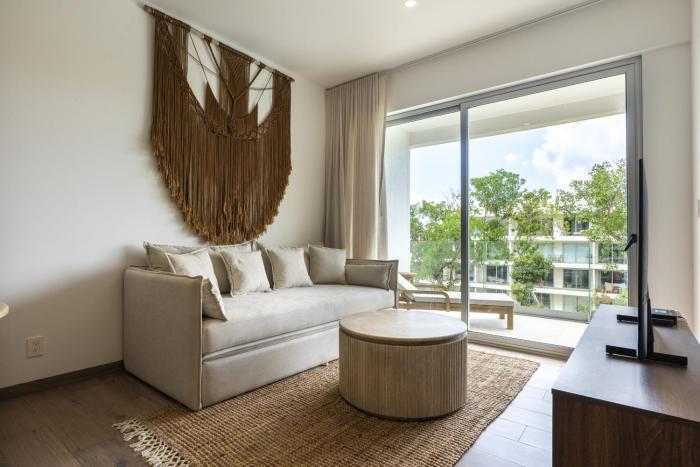 Poolside Palms at TL B305