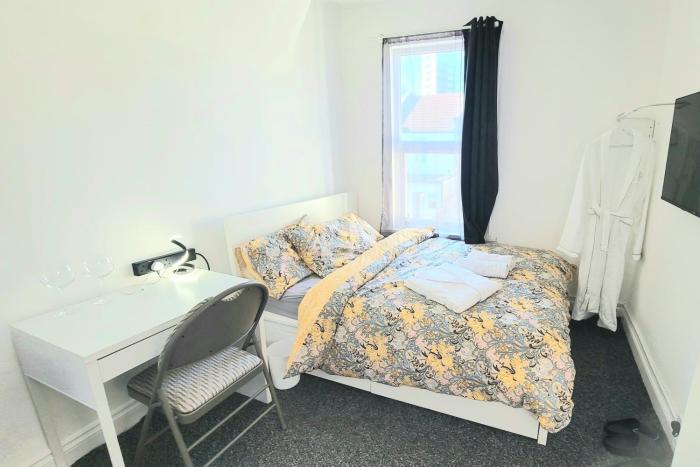 Cosy Double Bedroom - Room 3