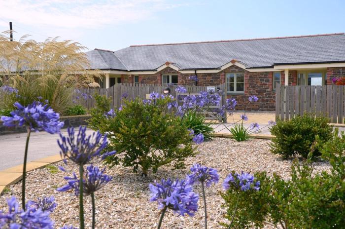 Hazel - 3 Bed accessible holiday cottages