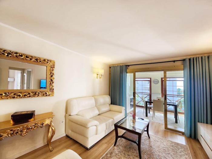 Luxury unique central flat with 2 swimming pools