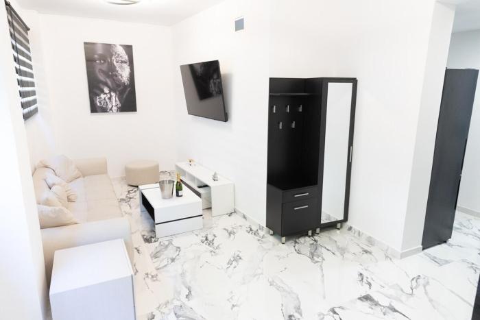 Apartment with jacuzzi and sauna