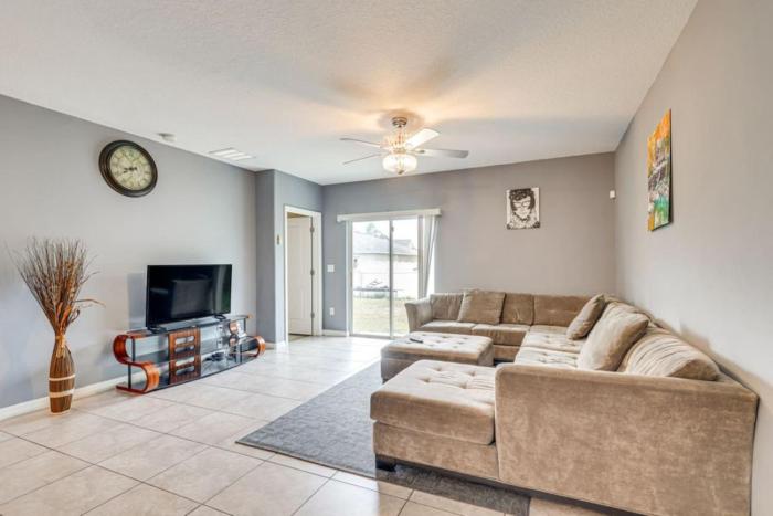 Relax with Pool - Beaches - Local Fun