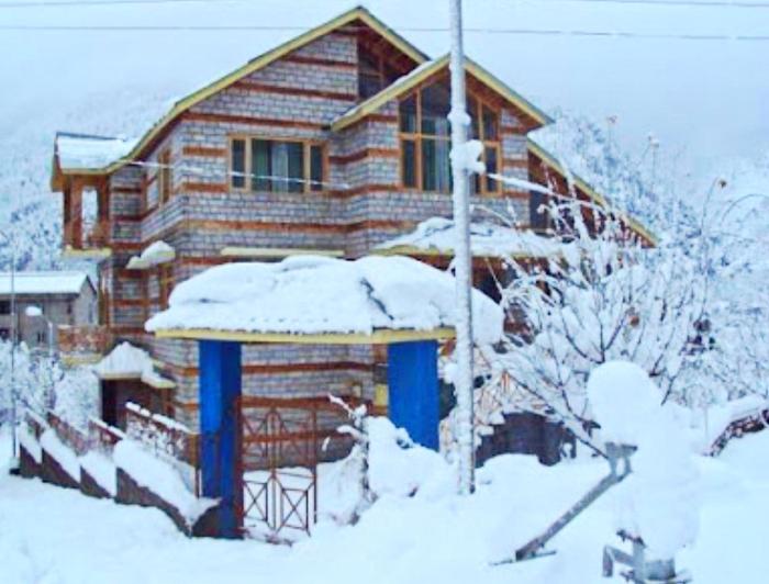 White villa Manali nr mall road