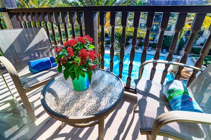 1 BR Top Floor - private balcony & views 5304