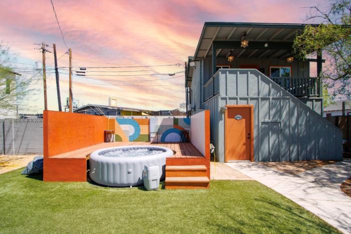 Charming NEW Retreat, Prime Location Mins to DT & PHX Airport