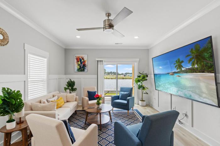 Family waterfron retreat-Near golf Beach Barefoot