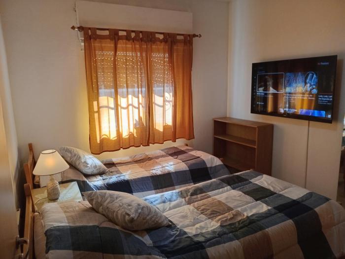 ALQUILER FAMILIAR , Depto 2 dormitorios, SE PAGA AL LLEGAR, ANTES NO, en planta baja