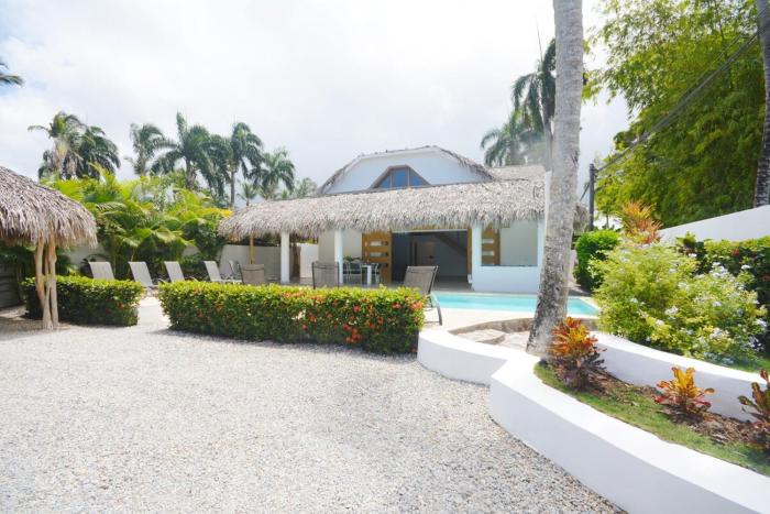 House with pool 300 m from Las Ballenas beach